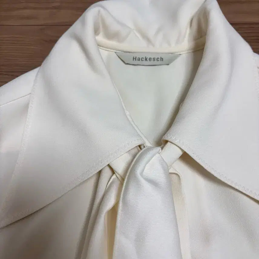 [BUNJANG] Hackesch Ivory Ribbon Blouse / Hackesch 아이보리 리본 블라우스