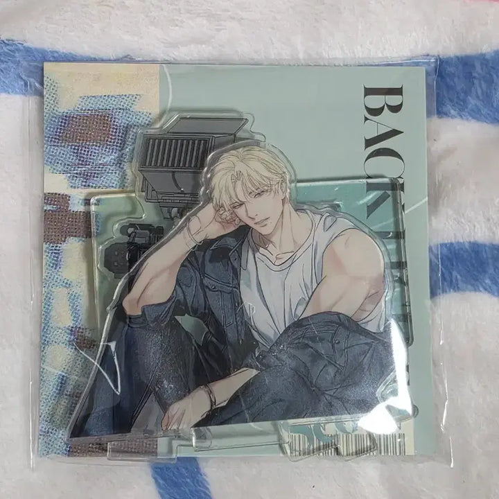 [BUNJANG] Han Seo-in Magazine Acrylic Stand / 백라이트 한서인 매거진 아크릴 스탠드
