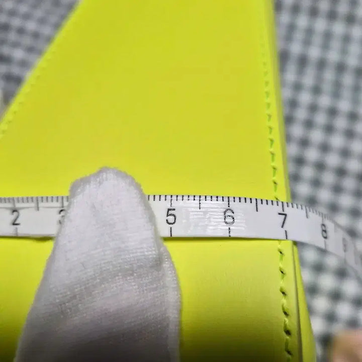 [BUNJANG] Givenchy Hobo Shoulder Bag Fluorescent Yellow / 지방시 호보 숄더백 형광 옐로우