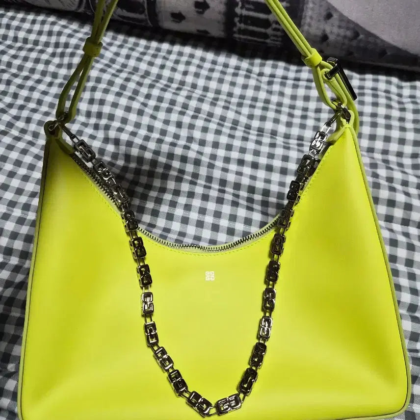 [BUNJANG] Givenchy Hobo Shoulder Bag Fluorescent Yellow / 지방시 호보 숄더백 형광 옐로우