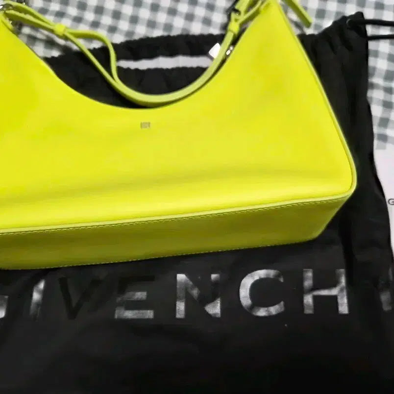 [BUNJANG] Givenchy Hobo Shoulder Bag Fluorescent Yellow / 지방시 호보 숄더백 형광 옐로우