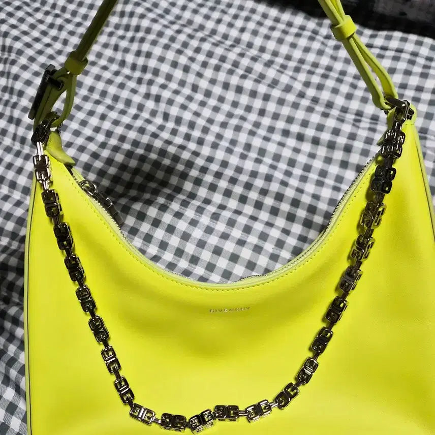 [BUNJANG] Givenchy Hobo Shoulder Bag Fluorescent Yellow / 지방시 호보 숄더백 형광 옐로우