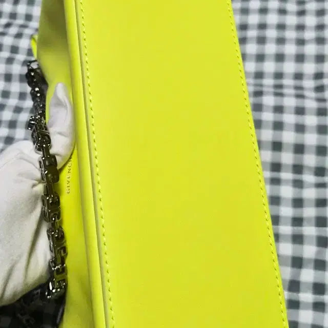 [BUNJANG] Givenchy Hobo Shoulder Bag Fluorescent Yellow / 지방시 호보 숄더백 형광 옐로우