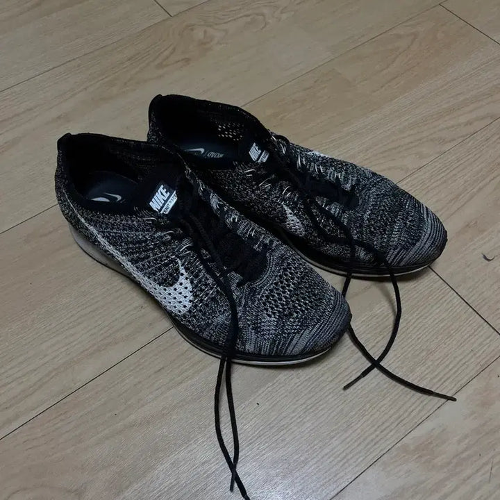 [BUNJANG] Nike Flyknit Racer Oreo Sneakers / 나이키 플라이니트 래이서 270 오레오