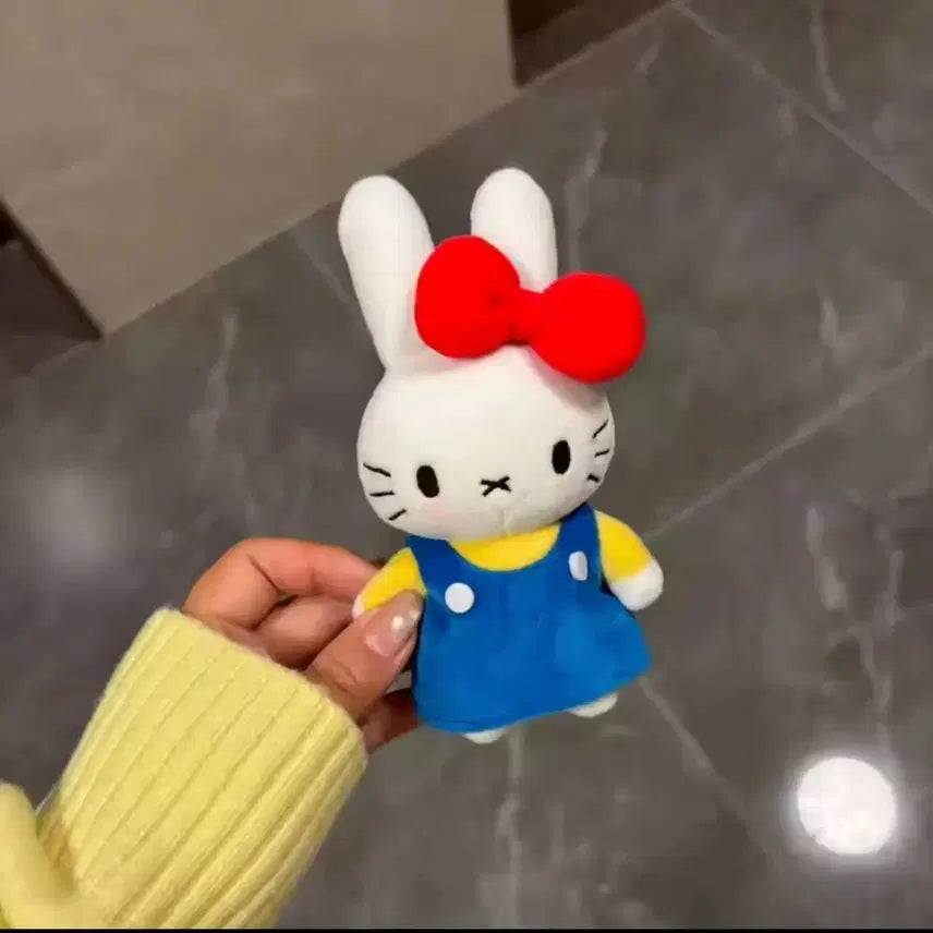 [BUNJANG] Hello Kitty x Miffy Collaboration Plush Toy Keychain / 헬로키티 미피 인형 봉제인형