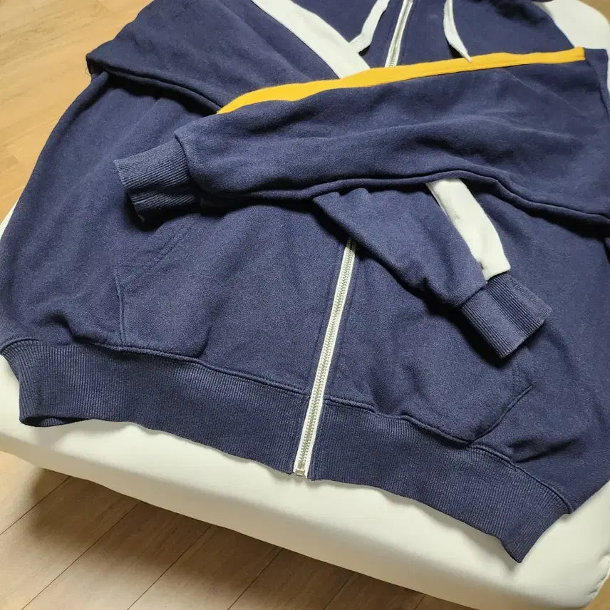 [SOLD OUT] 무아무아 시그니처 콤비 후드 집업