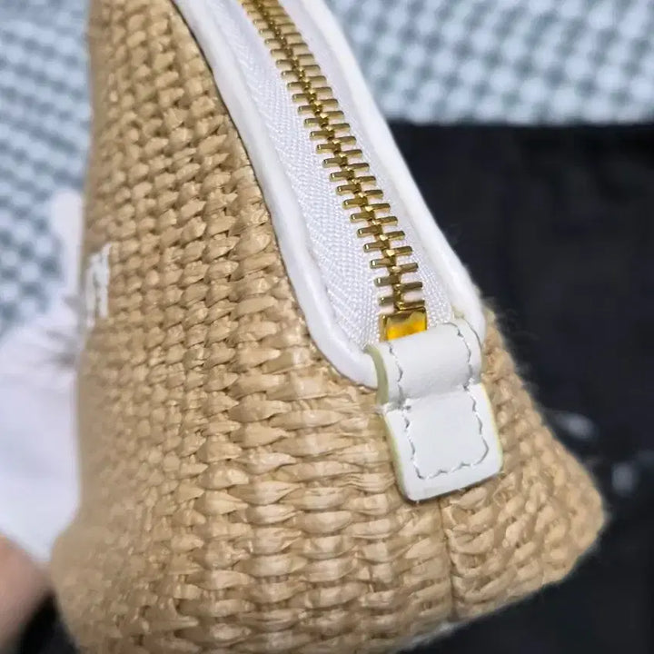 [BUNJANG] Givenchy Raffia Pouch Bag / 지방시 라피아 파우치 백