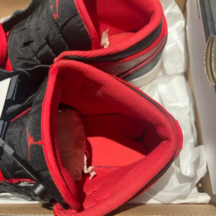[BUNJANG] Jordan 1 Mid Black Fire Red Sneakers / 조던 1 미드 [JORDAN 1 MID] 블랙 파이어 레드