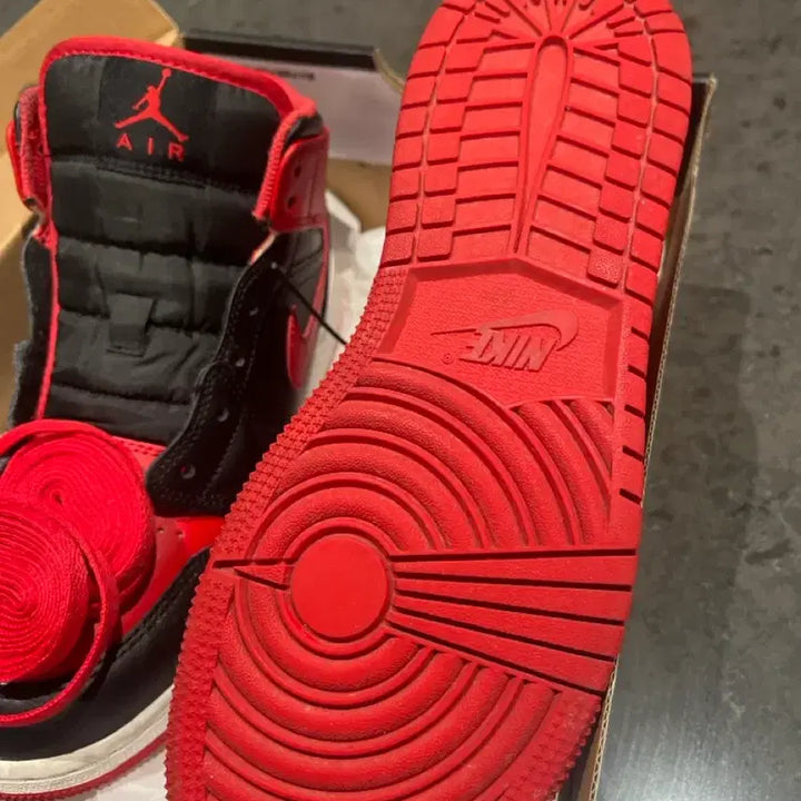 [BUNJANG] Jordan 1 Mid Black Fire Red Sneakers / 조던 1 미드 [JORDAN 1 MID] 블랙 파이어 레드