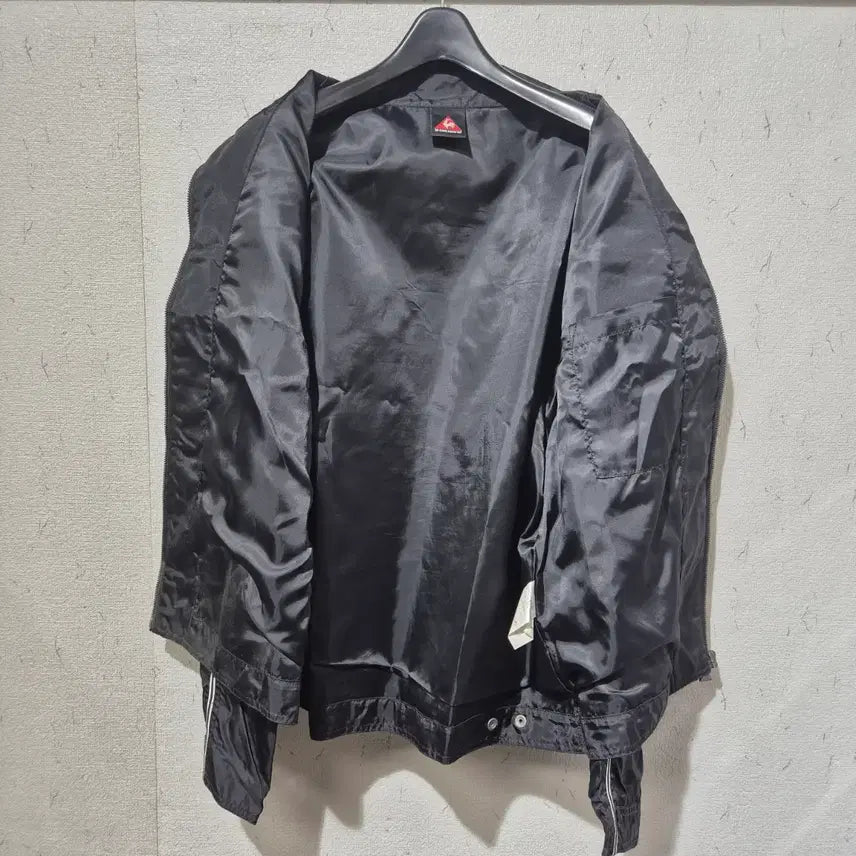 [SOLD OUT] 르꼬끄 스포르티브 푸조 콜라보 바람막이 블랙