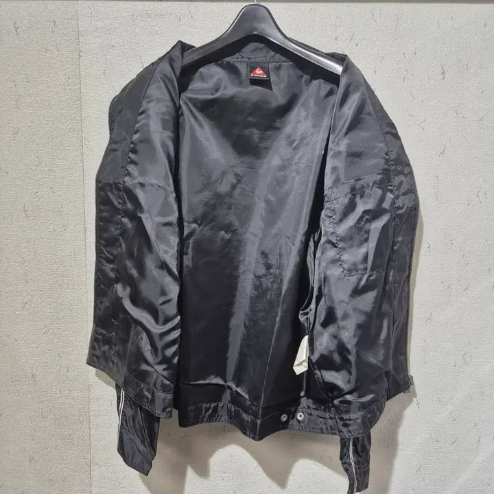 [SOLD OUT] 르꼬끄 스포르티브 푸조 콜라보 바람막이 블랙