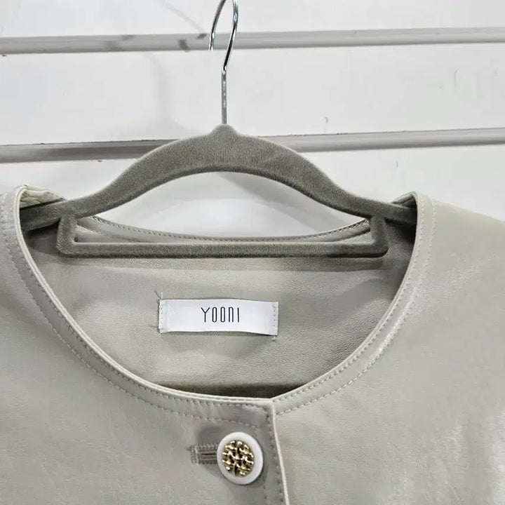 [BUNJANG] Beige Faux Leather Jacket (Size 66) / 연베이지톤 인조가죽 여성자켓66/보물찾기천사