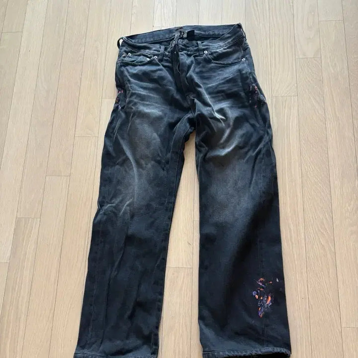 [SOLD OUT] 블랙아웃 페인팅 데님 M