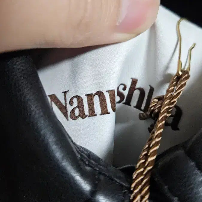 [BUNJANG] Nanuchechka Black Crop Leather Jacket / 나누슈카 블랙 크롭 레더 가죽 점퍼 자켓 300만짜리