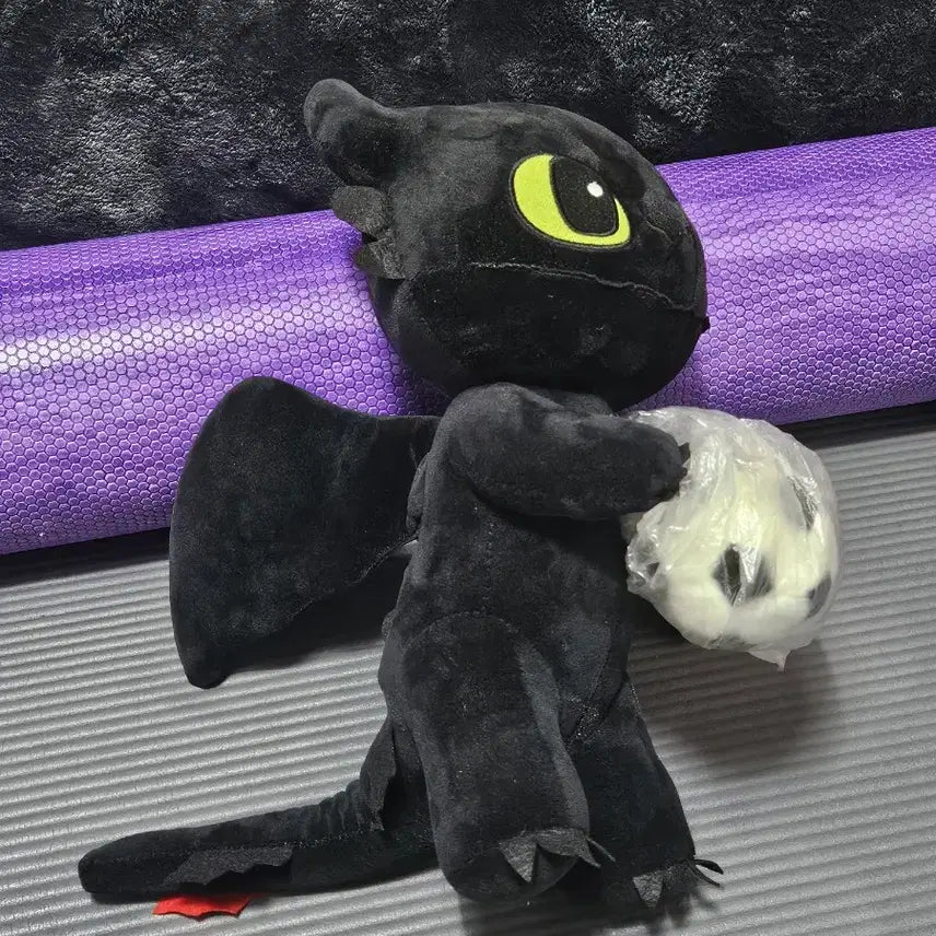 [BUNJANG] How to Train Your Dragon Toothless Doll / (드래곤 길들이기) 축구공 든 투슬리스 인형