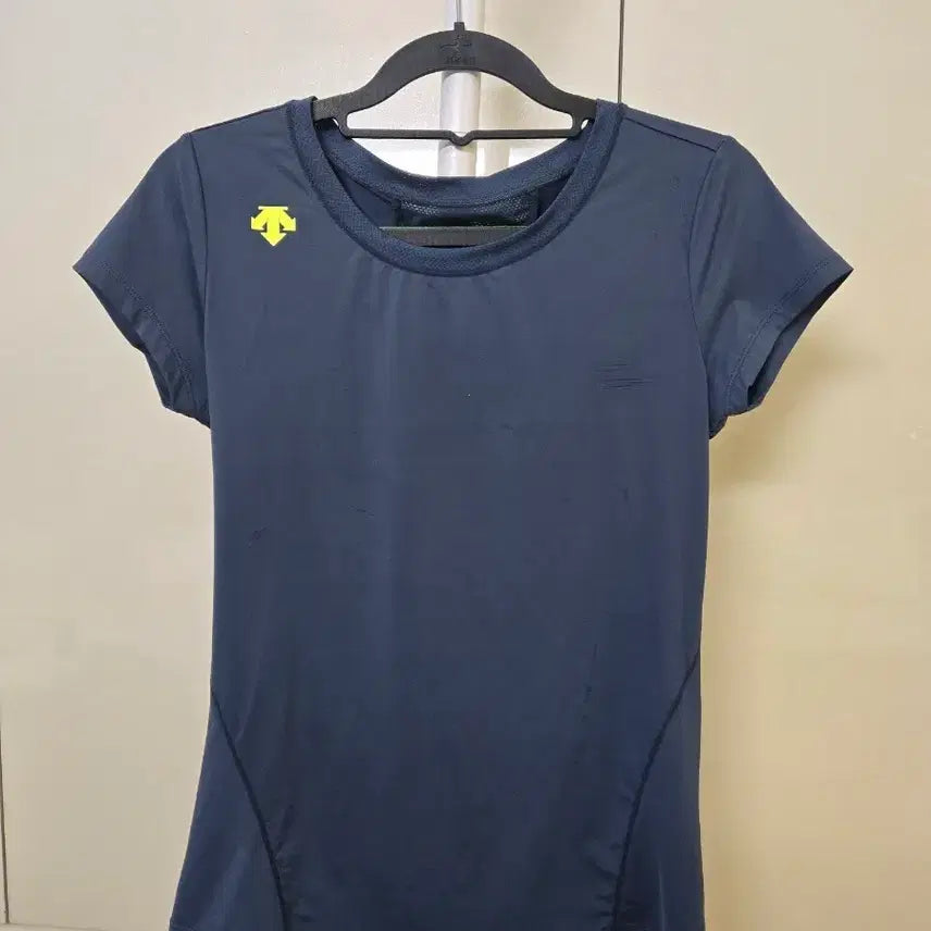 [BUNJANG] Descente Navy Short-Sleeve Functional T-shirt / 데상트 네이비 반팔 기능성 티셔츠
