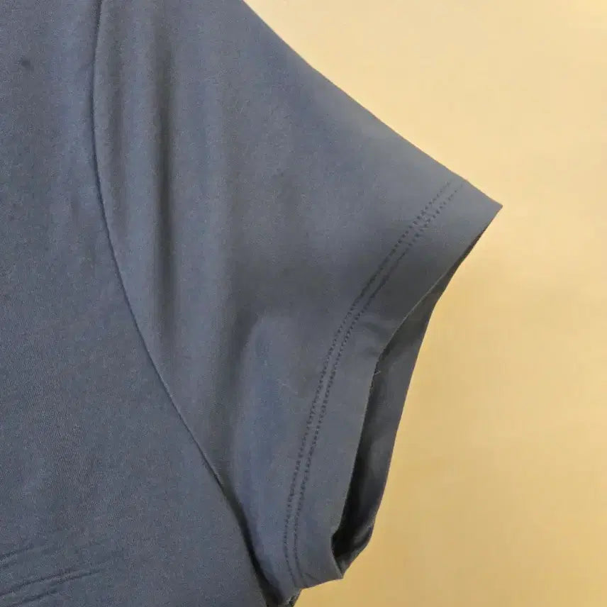 [BUNJANG] Descente Navy Short-Sleeve Functional T-shirt / 데상트 네이비 반팔 기능성 티셔츠
