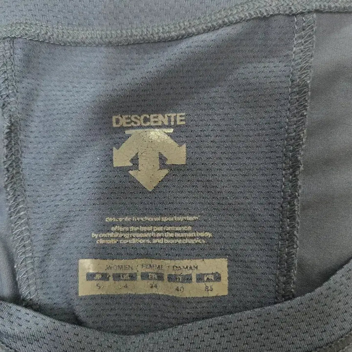[BUNJANG] Descente Navy Short-Sleeve Functional T-shirt / 데상트 네이비 반팔 기능성 티셔츠