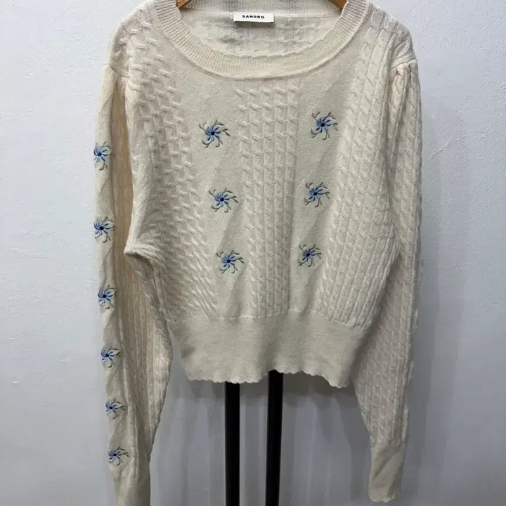 [BUNJANG] Sandro Floral Embroidery Knit Top / 정품) 산드로 신형 플라워 자수 니트 2