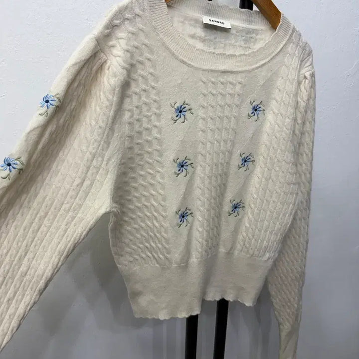 [BUNJANG] Sandro Floral Embroidery Knit Top / 정품) 산드로 신형 플라워 자수 니트 2