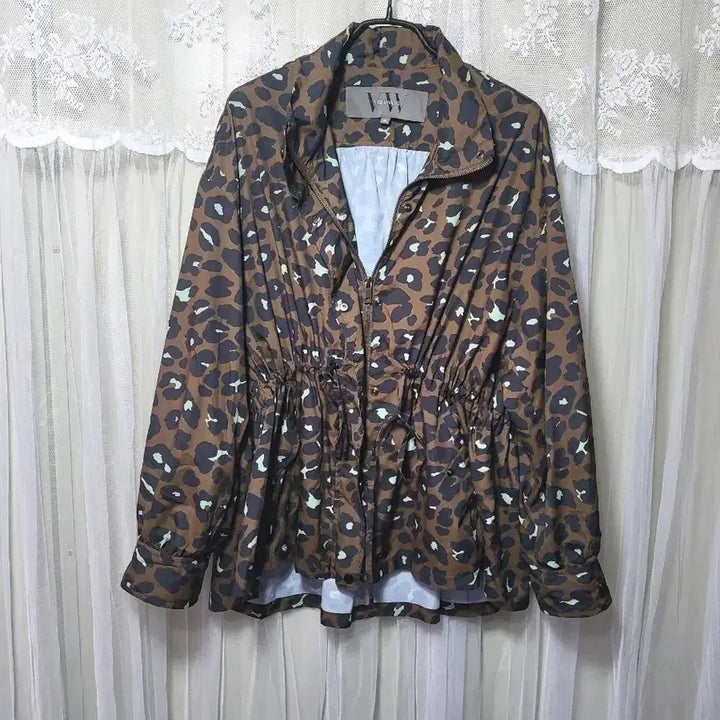 [BUNJANG] Vera Wang Leopard Print Windbreaker Jacket / 베라왕 레오파드 허리스트링 윈드브레이커 점퍼