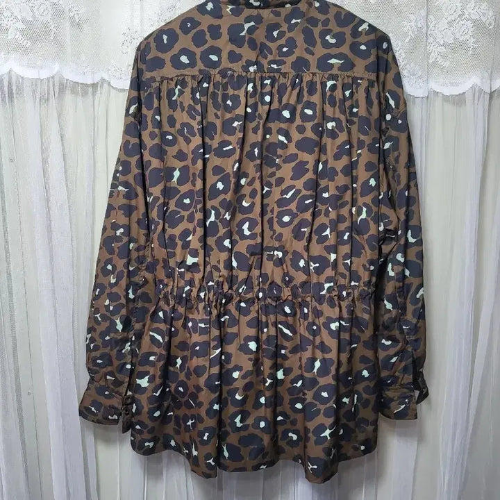 [BUNJANG] Vera Wang Leopard Print Windbreaker Jacket / 베라왕 레오파드 허리스트링 윈드브레이커 점퍼