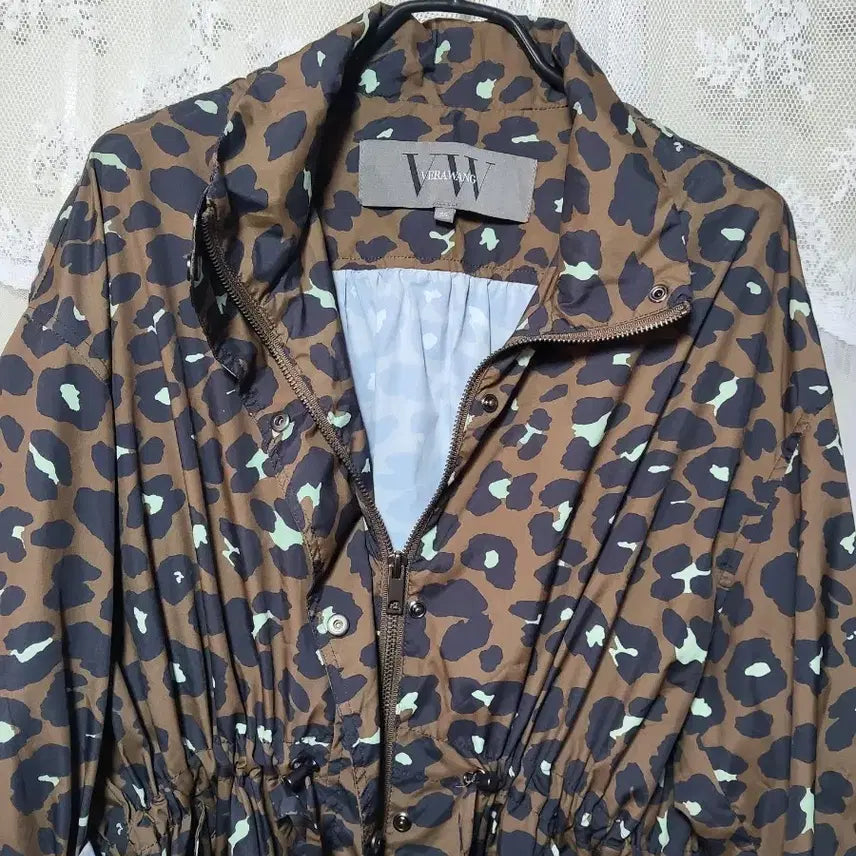 [BUNJANG] Vera Wang Leopard Print Windbreaker Jacket / 베라왕 레오파드 허리스트링 윈드브레이커 점퍼