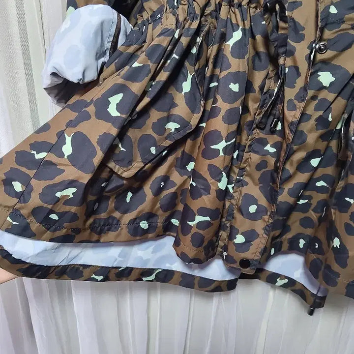 [BUNJANG] Vera Wang Leopard Print Windbreaker Jacket / 베라왕 레오파드 허리스트링 윈드브레이커 점퍼
