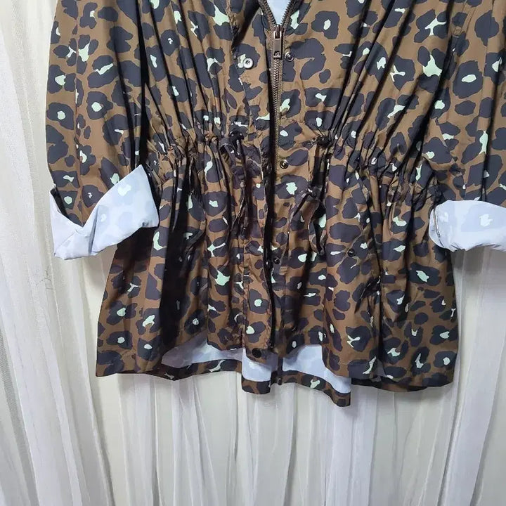 [BUNJANG] Vera Wang Leopard Print Windbreaker Jacket / 베라왕 레오파드 허리스트링 윈드브레이커 점퍼