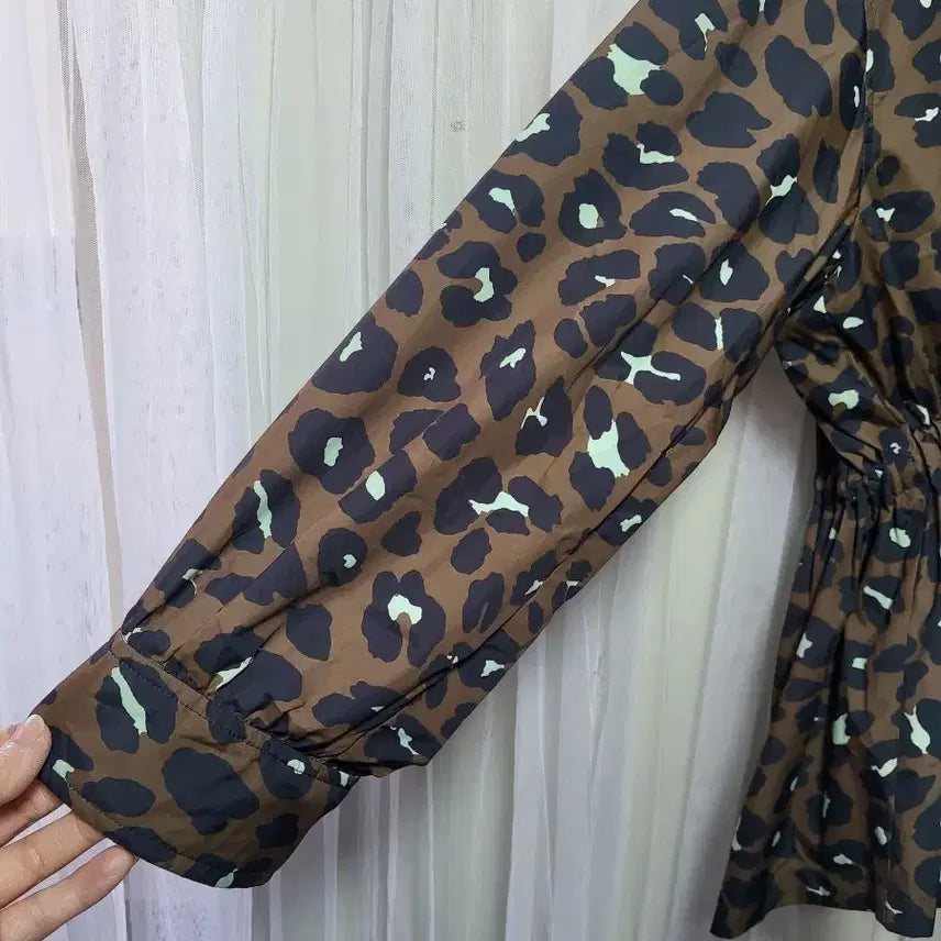 [BUNJANG] Vera Wang Leopard Print Windbreaker Jacket / 베라왕 레오파드 허리스트링 윈드브레이커 점퍼