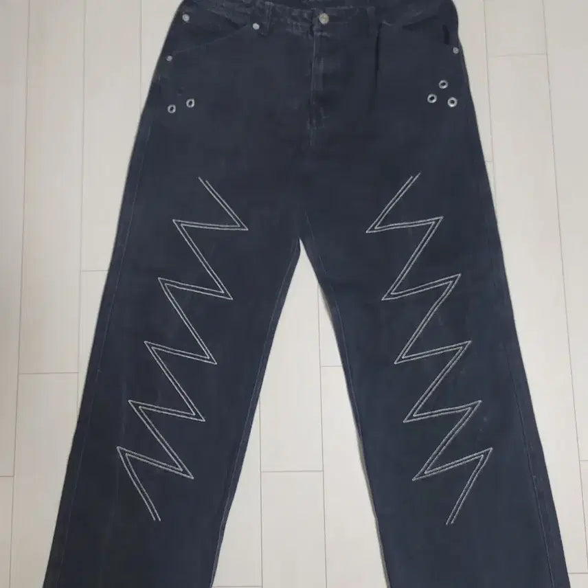[BUNJANG] Flavor Jin Vintage Embroidered Denim Pants / 플레이버진 빈티지 자수 데님 팬츠