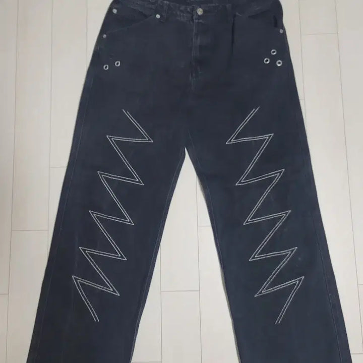 [BUNJANG] Flavor Jin Vintage Embroidered Denim Pants / 플레이버진 빈티지 자수 데님 팬츠