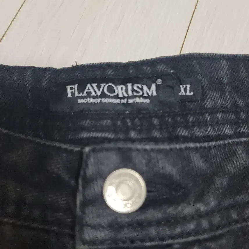 [BUNJANG] Flavor Jin Vintage Embroidered Denim Pants / 플레이버진 빈티지 자수 데님 팬츠