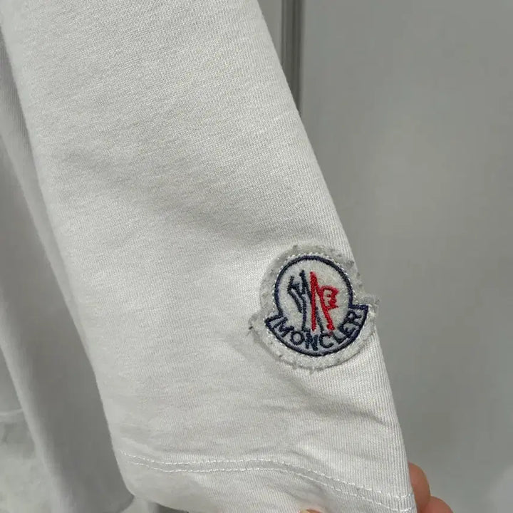 [BUNJANG] Moncler Embroidered Gray Simple T-Shirt / 몽클레어 오리자수 그레이 심플 티셔츠