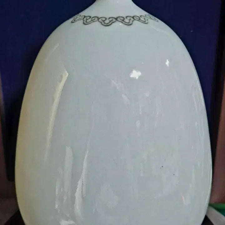 [BUNJANG] Park In-won Celadon Porcelain Pomegranate Vase / 백자 석류문산두병 고선 박인원