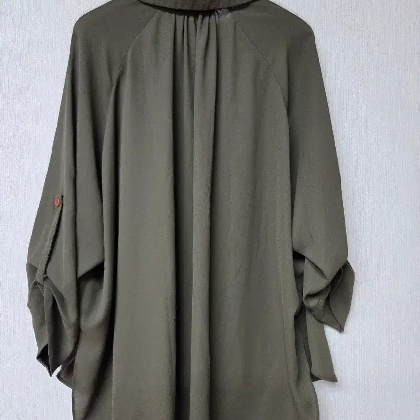 [SOLD OUT] 카키색 롤업 셔츠 블라우스