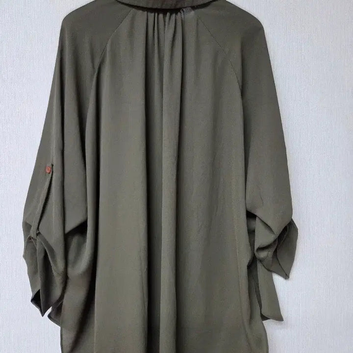 [SOLD OUT] 카키색 롤업 셔츠 블라우스