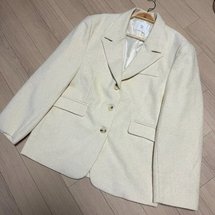 [BUNJANG] Eggis Celta Tweed Jacket Ivory Office Wear / eggis에그이즈 셀타 트위드 자켓 아이보리 오버핏 정장 출근룩 오피스룩