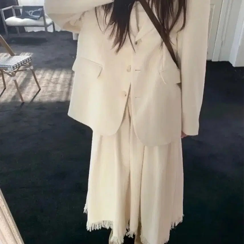 [BUNJANG] Eggis Celta Tweed Jacket Ivory Office Wear / eggis에그이즈 셀타 트위드 자켓 아이보리 오버핏 정장 출근룩 오피스룩