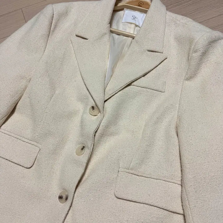 [BUNJANG] Eggis Celta Tweed Jacket Ivory Office Wear / eggis에그이즈 셀타 트위드 자켓 아이보리 오버핏 정장 출근룩 오피스룩