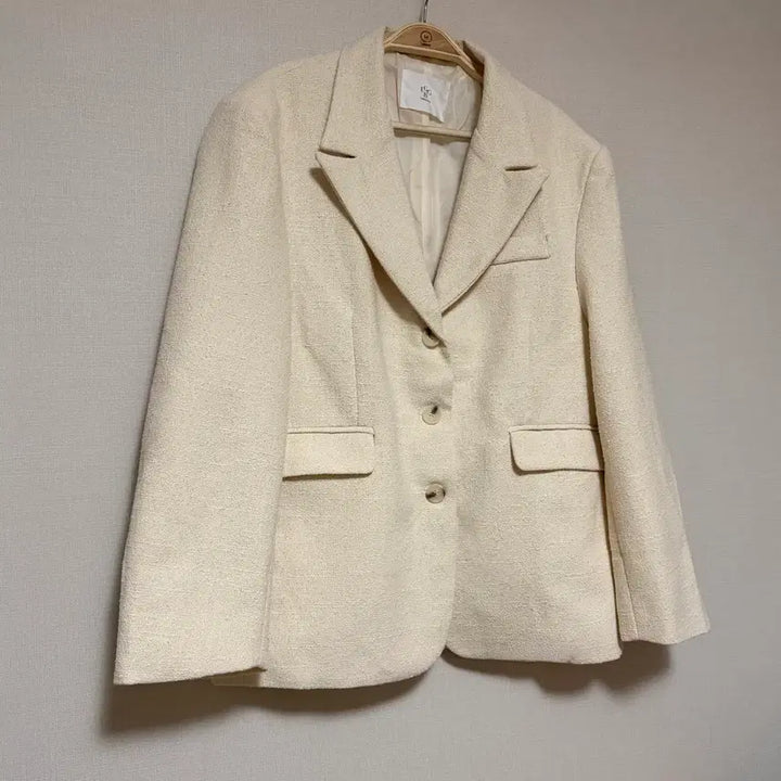 [BUNJANG] Eggis Celta Tweed Jacket Ivory Office Wear / eggis에그이즈 셀타 트위드 자켓 아이보리 오버핏 정장 출근룩 오피스룩