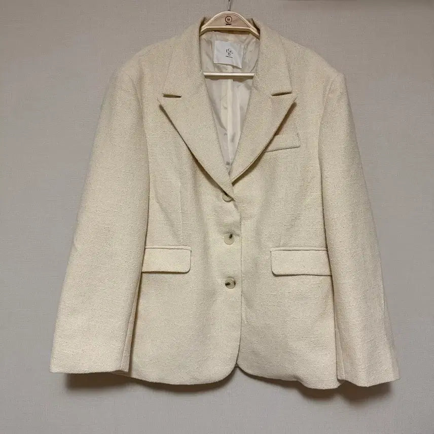 [BUNJANG] Eggis Celta Tweed Jacket Ivory Office Wear / eggis에그이즈 셀타 트위드 자켓 아이보리 오버핏 정장 출근룩 오피스룩