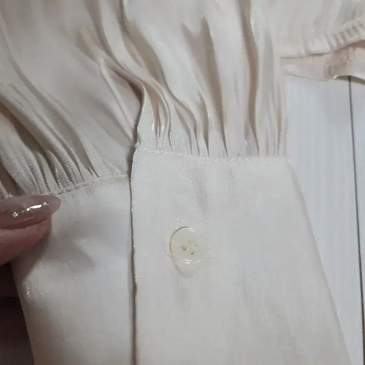 [BUNJANG] Barbara Crop Blouse Ivory / 바바라 크롭 블라우스 아이보리