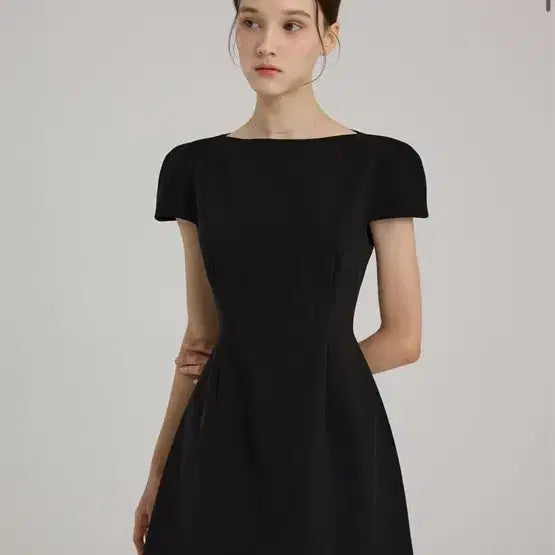 [SOLD OUT] 플로움 아이코닉 미니드레스 블랙