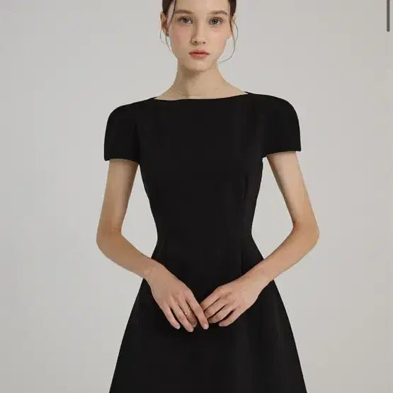 [SOLD OUT] 플로움 아이코닉 미니드레스 블랙