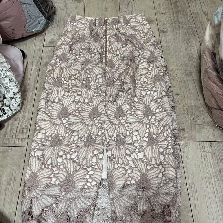 [BUNJANG] Touko Closet Pink Lace Slit Midi Skirt / 토우코클로젯 핑크 레이스 트임 밴딩 미디스커트