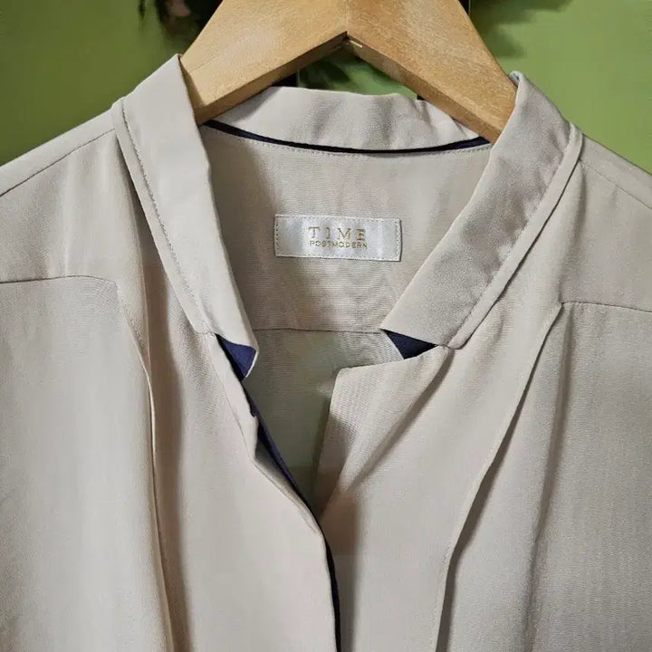 [BUNJANG] Time Beige Blouse / 타임 블라우스