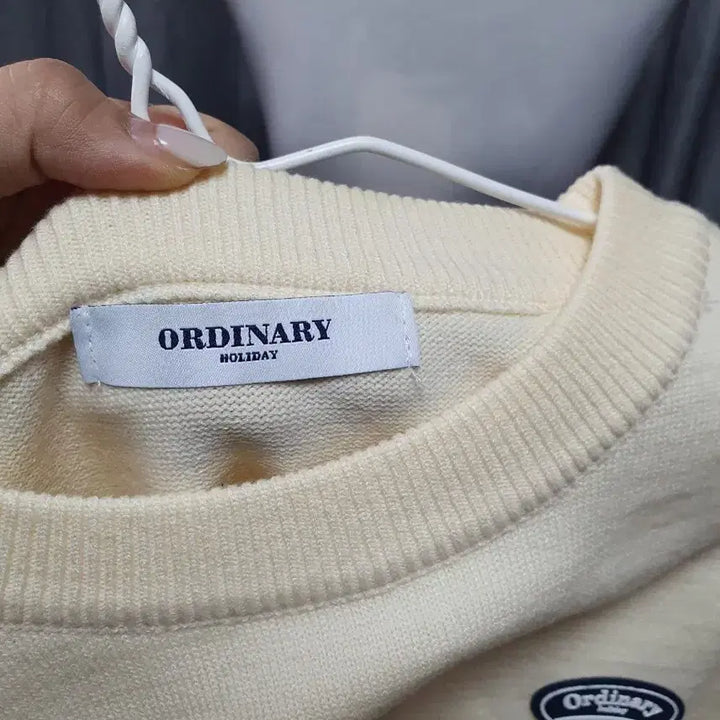 [BUNJANG] Ordinary Holiday Cream Knit Sweater / 오디너리홀리데이 크림 니트