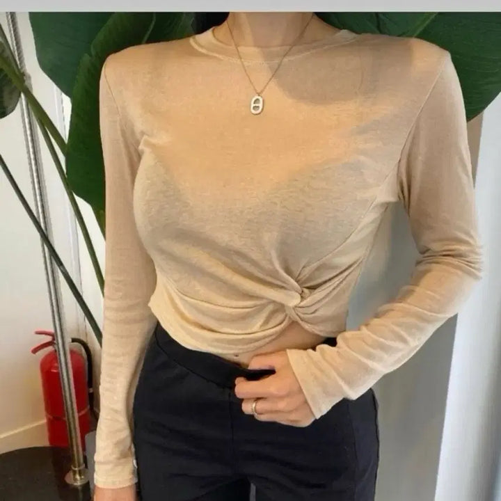 [BUNJANG] Kozcat Crop Top / [코즈캣] 꼬임 크롭티