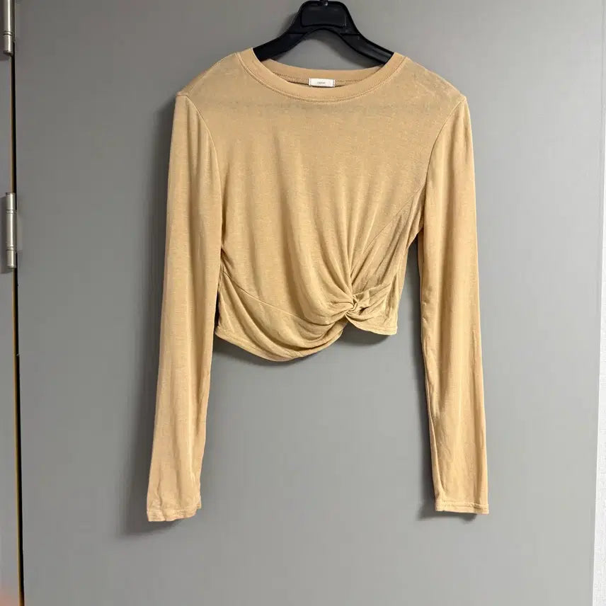 [BUNJANG] Kozcat Crop Top / [코즈캣] 꼬임 크롭티